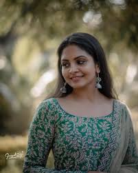 பாலியல் புகாரில் கைது செய்யப்பட்ட சிவசங்கர் பாபா! Serial Actress Gayathri Arun New Photoshoot Photos Hd Images Pictures Stills First Look Posters Of Serial Actress Gayathri Arun New Photoshoot Movie Mallurepost Com