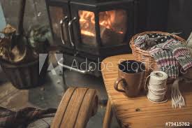 Gemutlich Vor Dem Kamin Stricken Kaufen Sie Dieses Foto Und Finden Sie Ahnliche Bilder Auf Adobe Stock Adobe Stock