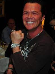 His birthday, what he did before fame, his family life, fun trivia facts, popularity rankings, and more. Breitling Ein Spalter Seite 2