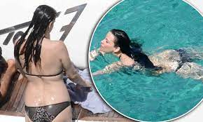 Liv tyler in bikini