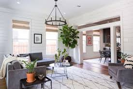 27 Essential Things For Fixer Upper Living Room Hgtv Joanna Gaines Farmhouse Style Restbyt Fixer Upper Living Room Farm House Living Room Family Room Design