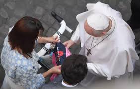 Jun 04, 2021 · según han detallado, tanto egan como su novia, maría fernanda gutiérrez, dieron positivo, esto luego de someterse a los exámenes. Egan Bernal Schenkte Papst Franziskus Ein Fahrrad Und Ein Rosa T Shirt Nach Welt
