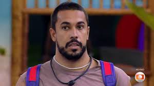 Filho de 4 anos de Jessie James posta foto do esposo da cantora pelado