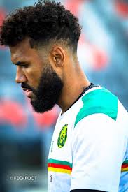 🇨🇲 Merry Christmas from James Armel Eto'o Eyenga and his wife. 🦁