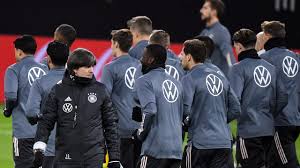 Die fans liebten es und ließen sich gehen. Deutschland Ukraine Funf Corona Falle Beim Gegner Wackelt Das Spiel Am Samstag Fussball Nationalmannschaft Sport Bild