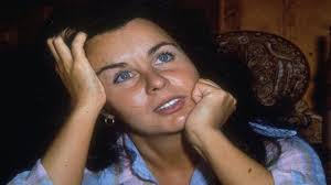 1994 yılında adana altın koza film festivali'nde zıkkımın kökü filmindeki raziye rolüyle en i̇yi yardımcı kadın oyuncu ödülünü aldı. Fatma Girik Ten Dogum Gununde Duygulandiran Mesajlar