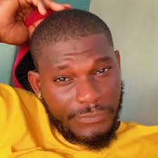 Me I will not stay away from my oga 🤣 if it's you will you stay away?