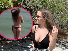 Nackt-Show: Hier geht Wendlers Laura oben ohne schwimmen! - VOL.AT