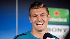 Information related to felix kroos. Toni Kroos Gratuliert Bruder Felix Zu Aufstieg Prompt Wird Er Von Twitter Gefeiert Fussball