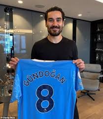 View the player profile of manchester city midfielder ilkay gündogan, including statistics and photos, on the official website of the premier league. Man City S Ilkay Gundogan Puts Shirts And Boots Up For Auction To Help Local Businesses Aktuelle Boulevard Nachrichten Und Fotogalerien Zu Stars Sternchen