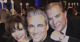 LEGENDARY DAME!: PHOTO OF THE DAY : JOAN'S GOT FRIEND'S TO LEAN ON!