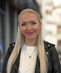 Liebe Kundinnen und Kunden, wir freuen uns sehr, heute unser neuestes  Teammitglied, Sandra Spengler, vorstellen zu dürfen😊🎉 Sandra hat durch  Ihren bisherigen Werdegang als Bankerin mehr als 10 Jahre Erfahrung im  Versicherungswesen