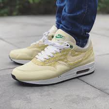 Le Site De La Sneaker On Instagram Retour De La Nike Air Max 1 Lemonade Cet Ete Ce Coloris Faisait Parti De La Collection Powerwall Sortie En 2006 Un M I 2020