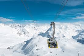 Für sie muss die sogenannte leistungsabhängige schwerverkehrsabgabe (lsva. Erstes Schweizer Skigebiet Eroffnet Diavolezza Gibt Startschuss Fur Wintersaison Presseportal Schweiz Ch