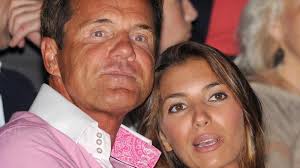 Seit 13 jahren ist der poptitan nun aber mit seiner freundin carina walz zusammen. Leute Dieter Bohlen Lasst Sich Von Freundin Einkleiden Augsburger Allgemeine