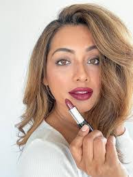 Jennifer Bloomquist's Instagram, Twitter & Facebook