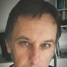 في رأيي، هذا وجه أسود الحدود