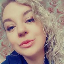 Kimberley Meek's Instagram, Twitter & Facebook