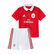 They play in the estádio da luz, classified with 5 stars by the uefa, which provides the possibility of. Official 2017 2018 Benfica Adidas Home Mini Kit Buy Online On Offer