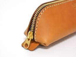 三角型革ペンケース kp 26 は容量のあるレザーペンケースでherz一番人気のステーショナリー 革ペンケース レザー レザーペンケース