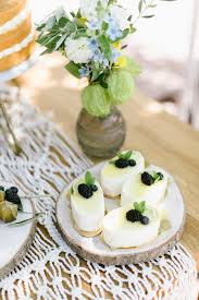 So Wird Das Kuchenbuffet Eurer Hochzeit Perfekt In 2020 Kuchen Buffet Leckeres Essen Joghurttorte