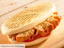 Recette Panini Poulet Curry Ingredients 4 Personnes 4 Pains A Panini 400 G De Blanc De Poulet Cuit En De En 2020 Poulet Curry Recette Panini Recette Poulet Curry
