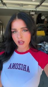 Amy Defoor's Instagram, Twitter & Facebook