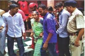 Pm narendra modi wife jashodaben in vikarabad, speaks to tv9 tv9 telugu website narendra modi family with parents, wife, brother & sister hello friends welcome to bollywood gallery. Narendra Modi S Wife Jashodaben Drops In At Asansol Temple Offers Puja