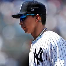 Why Does Oswaldo Cabrera Wear a Pearl Necklace?