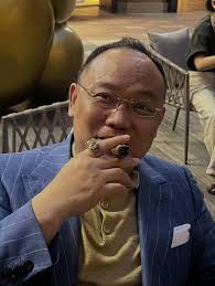 That's a Shanghai wrap and some very happy customers. I love this city.  Just when you think you got it sussed, it throws a curve ball. Thank you to  Albert @be1188 and