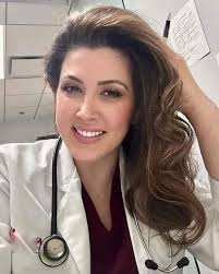 Hi, I'm divorced 💔 and looking for new friends, no matter where you're  from. Say hello, Salve is free. But a little hello means a lot to me. And a  little silence