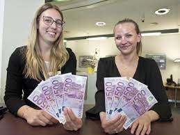 Mehrere tage später lösten die banknoten eine abflussverstopfung in drei restaurants aus, die sich in der nähe der bank befinden. Abschied Vom 500 Euro Schein Und Nur Wenige Im Landkreis Weilheim Schongau Stort Es Weilheim