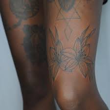 Watercolor tattoos with a black base. Lilies Are Fresh The Others Faded Reference For The Contrast Difference Humblebeetattoo Lilies F Black Girls With Tattoos Dark Skin Tattoo Black Tattoos