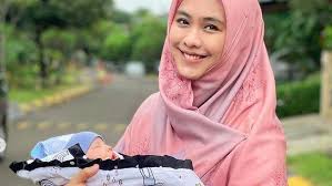 Sebelumnya, nama oki setiana dewi jadi ramai diperbincangkan publik. Bayi Oki Setiana Dewi Harus Fisioterapi Sakit Apa