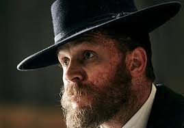Edward thomas hardy cbe (born 15 september 1977) is an english actor and producer. Tom Hardy Biography Age Wife Movies Tv Shows And Net Worth Unilad
