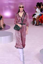 Discover the brand's popular totes, satchels and wallets. Kate Spade New York Spring 2019 Ready To Wear Collection Vogue