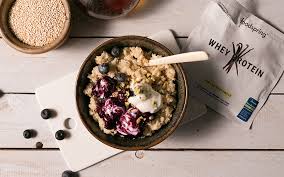 Einmal Eine Grosse Portion Power To Go Wenn Es Draussen Wieder Kalter Wird Braucht Unser Korper Jede Menge Energie Die R Porridge Fitness Lebensmittel Rezepte