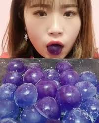 Makan Es Batu Ada Yang Mau Coba Warna Esnya Ga Seperti Biasanya Instagram Warna Es Batu