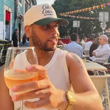 Desmond Robinson's Instagram, Twitter & Facebook