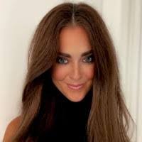 Lori Batchelor's Instagram, Twitter & Facebook