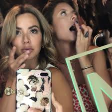 They say my lip gloss is poppin'...