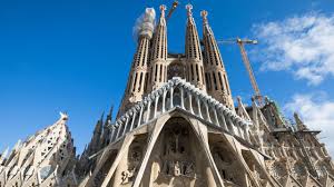Tips for visiting la sagrada familia and how to get there spain's most popular tourist attraction, the basilica is visited by almost 5 million people each year — with a further 20 million people. Barcelona Nach 137 Jahren Baugenehmigung Fur Sagrada Familia Zdfheute