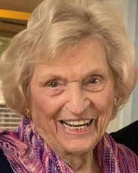 Madeline Hoover's Instagram, Twitter & Facebook