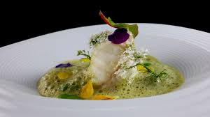Lotte Pochee A L Ail Nouveau Feves Et Ecume D Estragon Recette Lotte Plat Gastronomique Cuisine Gastronomique