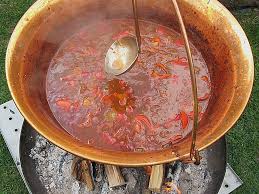Pikanter Kesselgulasch Von Waldgeist17 Chefkoch Rezept Kesselgulasch Gulasch Gulaschkessel