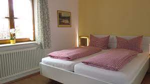 Unser haus liegt im ortszentrum und dennoch sehr ruhig. Ferienwohnung 3 Gastehaus Tina F