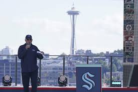 After a day of leaks, general manager ron francis and a bunch of seattle special guests helped. 1f6ugig Hn50pm