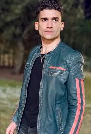 Money heist (known in spanish as la casa de papel) is a spanish crime drama featuring a group of misfit thieves. Jaime Lorente Imdb