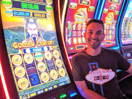 Rude This Burlington Man Became A Youtube Sensation Playing Slots And It S Now His Full Time Job The Star