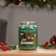 Amazon Com Yankee Candle Christmas Garland Large Jar Candle Green Home Kitchen